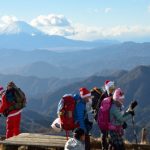 塔ノ岳山頂のサンタ軍団