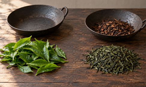 生葉への初期加熱と製茶後の焙じを対比した釜炒り茶とほうじ茶の説明用イメージ