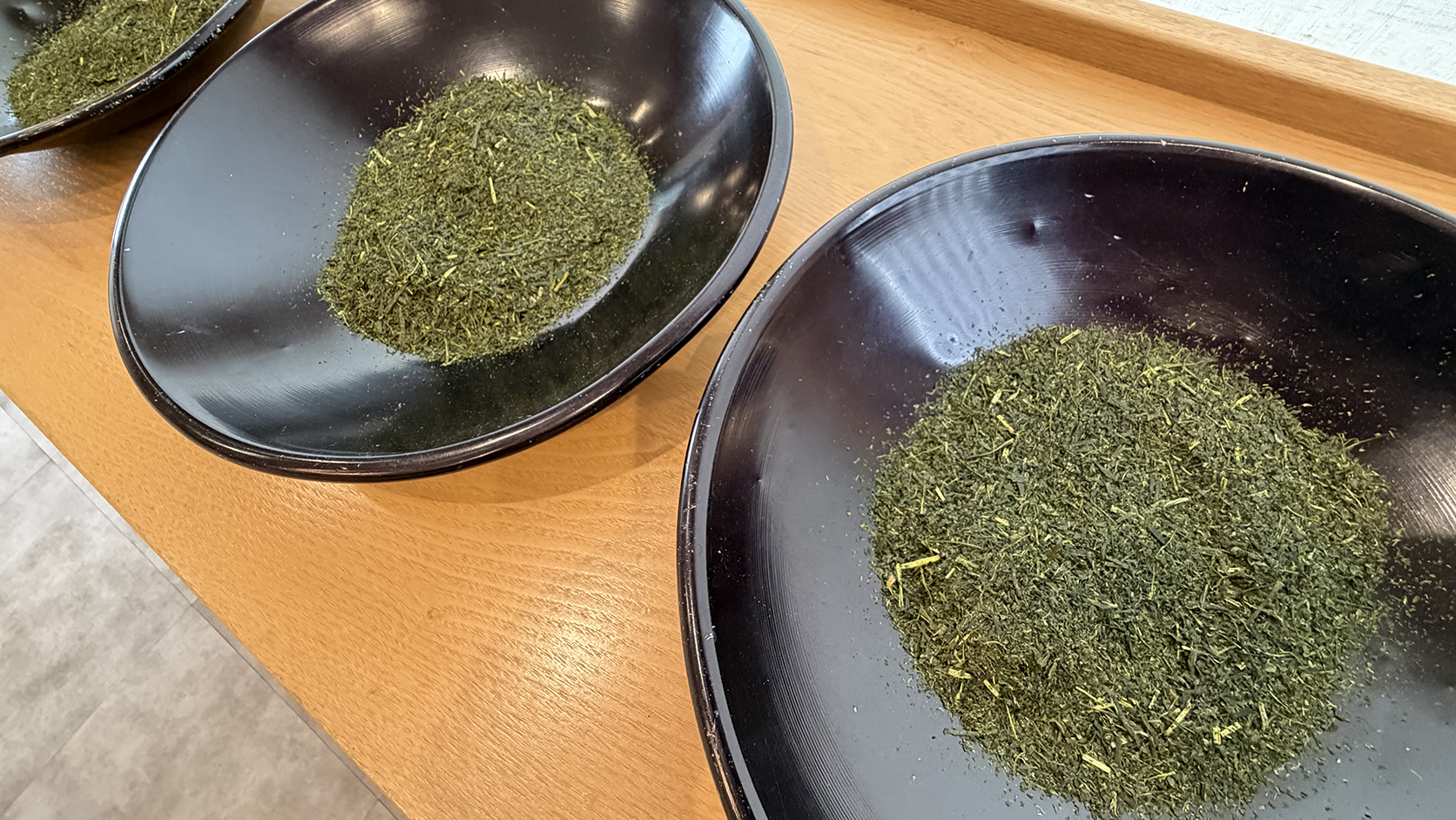 拝見盆で合組をおこなう